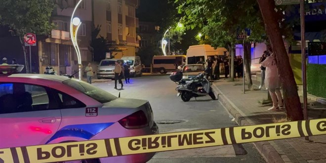 Kavgayı ayıran bekçi sırtından bıçaklandı