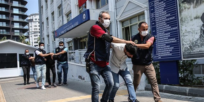 Terör örgütü elebaşı lehine slogan atan 10 şüpheli tutuklandı