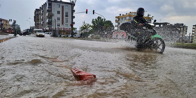 Osmaniye'de saanak: Baz aralar yolda mahsur kald