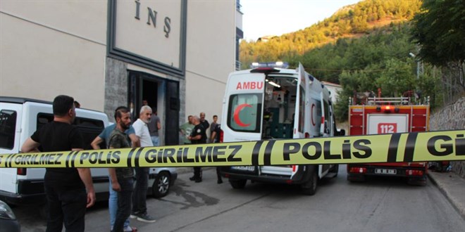 Asansrle duvar arasna skan tamirci hayatn kaybetti