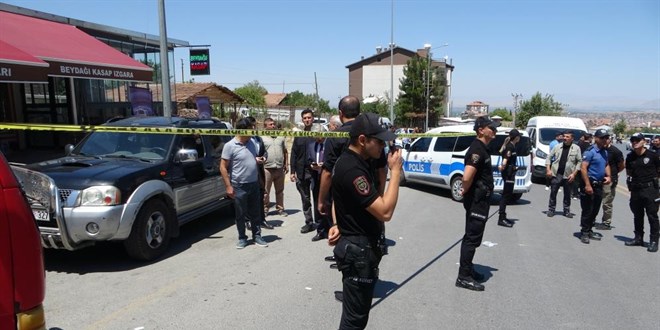 Polis memuru, kiracısı olan akrabalarına kurşun yağdırdı: 3 ölü