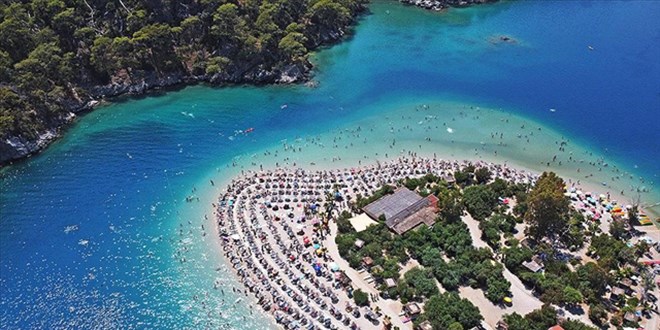 Türkiye'nin turizm geliri yılın ikinci çeyreğinde 14,8 milyar doları aştı