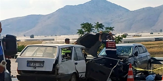 Burdur'da zincirleme kaza: 1 ölü, 3 yaralı
