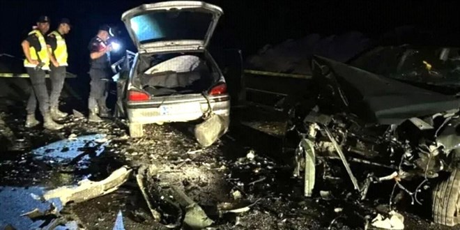 Düğün gecesi kaza yapan gelin ve damat hayatını kaybetti