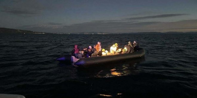 İzmir açıklarında 115 düzensiz göçmen yakalandı