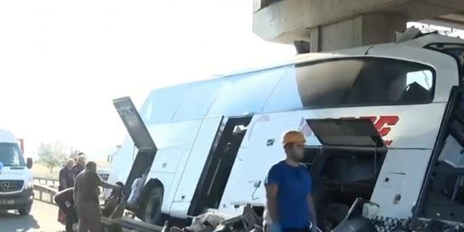 Ankara'da otobüs köprüye saplandı: 11 can kaybı