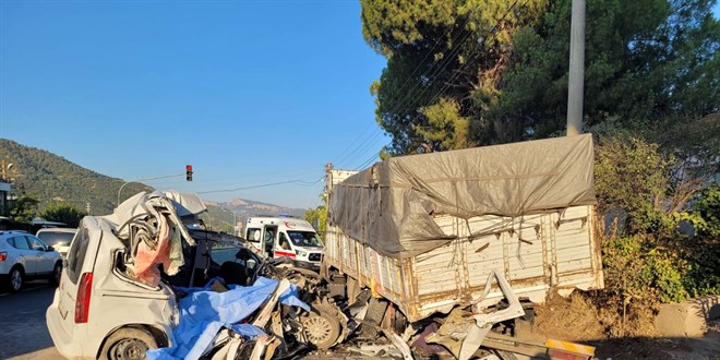 Düğün dönüşü korkunç kaza: Aynı aileden 4 ölü