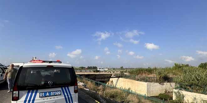 Adana'da atık su kanalına düşen motosikletteki 2 kişi öldü