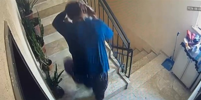 H�rs�zl�k yapt��� evden kad�n k�yafetleri giyerek ��kt�