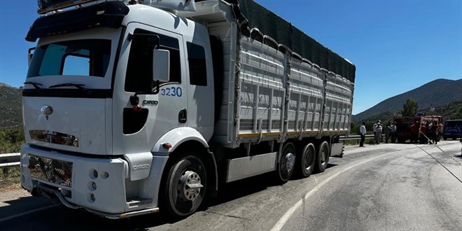 Isparta'da kamyonet motosikletle �arp��t�: 2 �ocuk �ld�