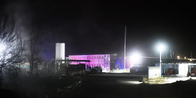 �n�as� devam eden bin yatakl� hastanede g���k: 13 yaral�