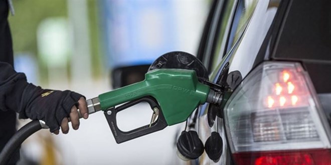 Benzine zam bekleniyor