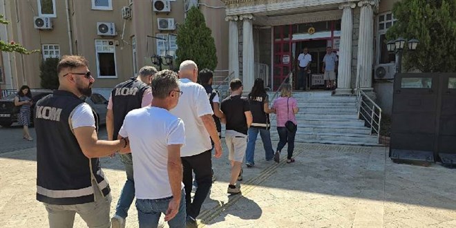 Hastalardan usuls�z para alan doktor ile medikal �r�n sat�c�s� tutukland�