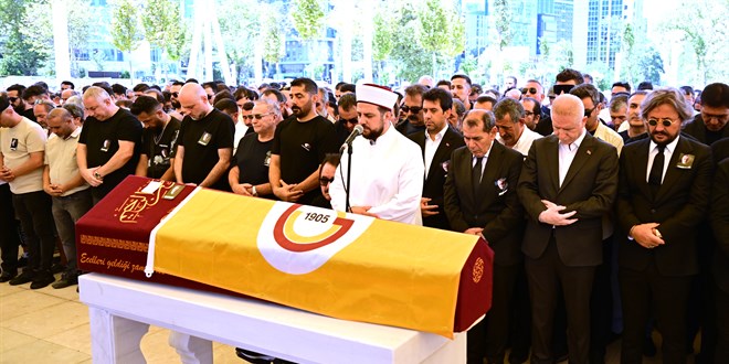Oyuncu Aydemir Akbaş, son yolculuğuna uğurlandı