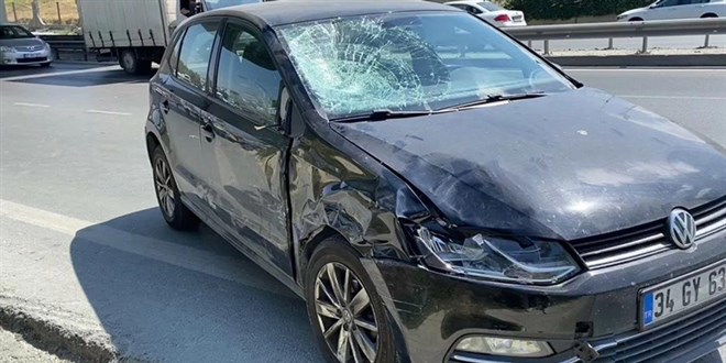 Denetim yapan ekiplere otomobil çarptı: 1 polis ağır yaralı