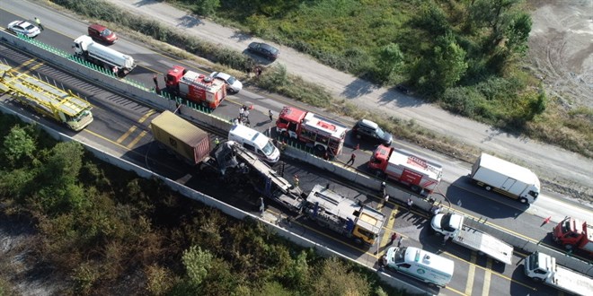 7 aracın karıştığı zincirleme trafik kazasında 1 kişi öldü