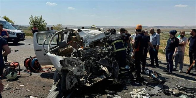 Kızlarının düğününe giderken kaza yaptılar: 4 ölü