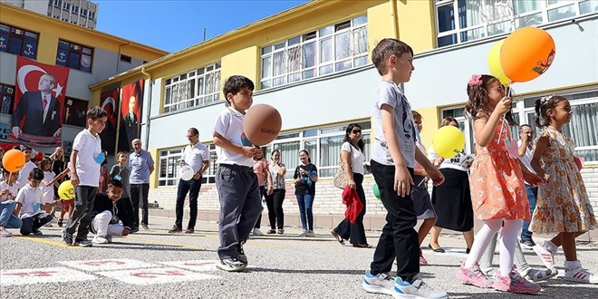 Okulların açılışı ertelendi mi? İşte yanıtı