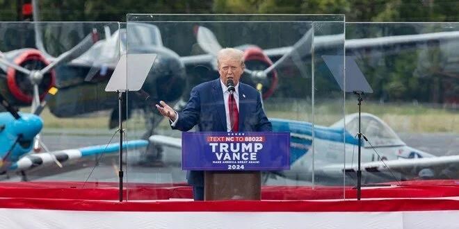 Trump'a mitingde kurşungeçirmez cam koruması