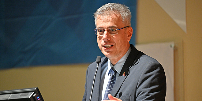 Bakan Memiolu: Dnyann en iyi salk hizmetini retiyoruz