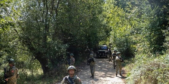 T�rk askerinden Kosova-S�rbistan s�n�r�nda devriye