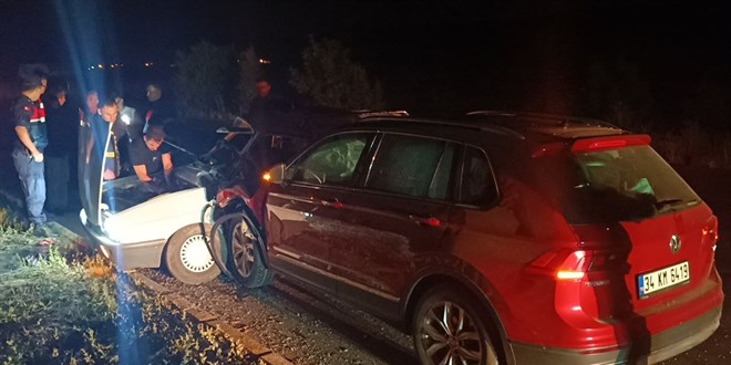 Afyonkarahisar'da iki otomobilin çarpıştığı kazada 2 kişi öldü