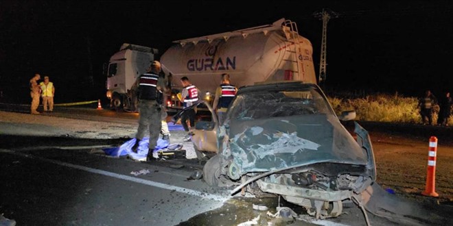 Gaziantep'te otomobil tankere çarptı: 1 ölü,1 yaralı