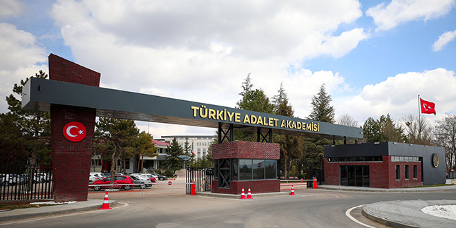 Adalet Akademisinin yeni �evrim i�i e�itim platformu hizmete sunuldu