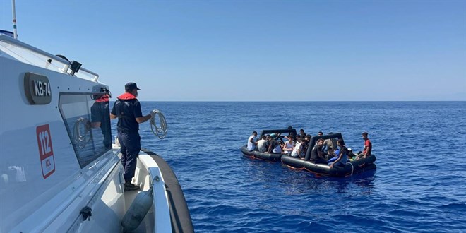 Muğla'da 50 düzensiz göçmen kurtarıldı, 76 göçmen yakalandı
