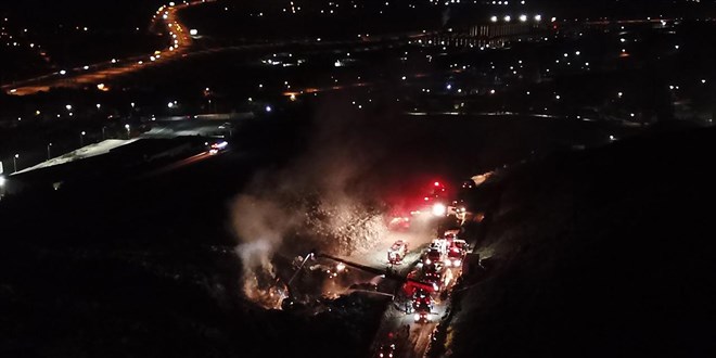 Kocaeli'de atık depolama sahasında yangın