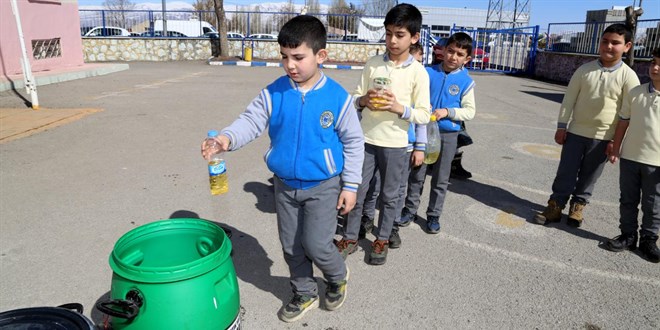 Milli Eğitim Bakanlığı'ndan çevreci okullara 'yeşil bayrak'