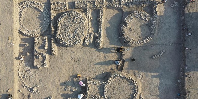 Domuztepe Höyüğü'nde 7 bin 600 yıllık insan iskeletleri bulundu