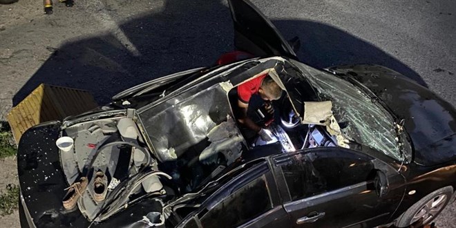 Tatil sitesinde feci olay: 21'inci kattan otomobilin üzerine düştü