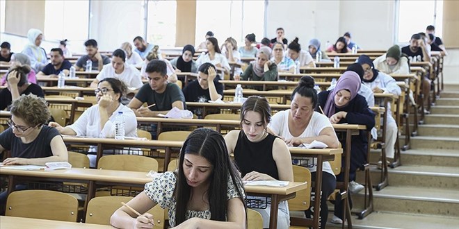 KPSS ön lisans oturumu sona erdi