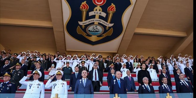 TSK tarihinde ilk: Kara, Deniz, Hava Harp Okulları'na kadınlar damga vurdu