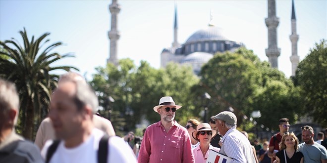 İstanbul yılın 7 ayında 10,5 milyona yakın yabancı turist ağırladı