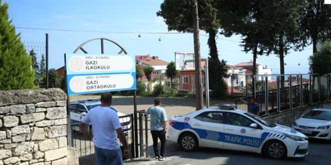 Öğretmenin okul bahçesinde aracıyla çarptığı 7 yaşındaki öğrenci hayatını kaybetti