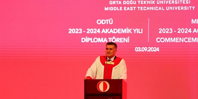 ODTÜ öğrencileri, Rektör Yozgatlıgil'in konuşmasını protesto etti