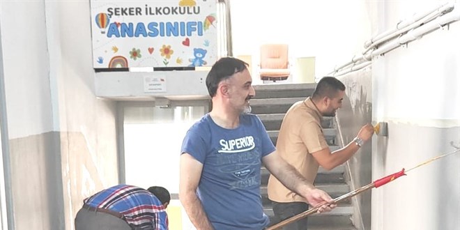 �dareci ve ��retmenler el birli�iyle okullar�n� yenilediler