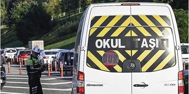 İstanbul'un sabah trafiğinde okul yoğunluğu