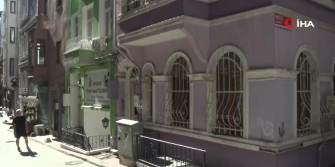 Otel odasında sevgilisini darbederek öldürdü