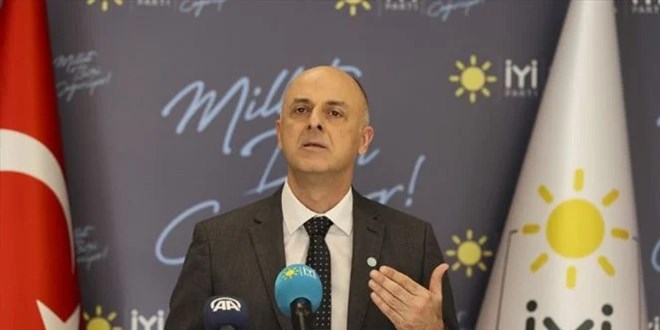 Ümit Özlale, İYİ Parti'den istifa etti