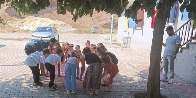 Narin'in okulundaki arkadaşlarına ve öğretmenlerine psikososyal destek