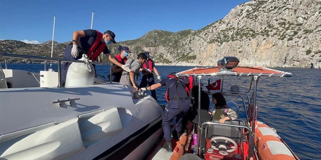 Muğla açıklarında 38 düzensiz göçmen kurtarıldı, 27 göçmen yakalandı