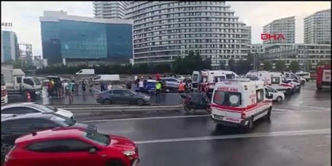 TEM'de 8 araç birbirine girdi: 2 ölü, 4 yaralı