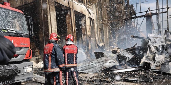 Makarna fabrikasındaki patlamada 1 kişinin cansız bedenine ulaşıldı