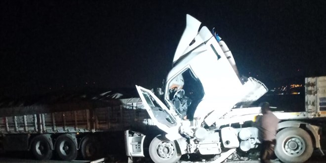 Gaziantep'te 2 tırın çarpıştığı kazada 1 kişi öldü