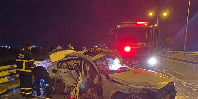 Yarıştıkları iddia edilen iki otomobil çarpıştı: 1 ölü, 3 yaralı