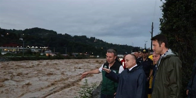 Artvin'de heyelan ve taşkın: Sanayi sitesi ve yurt tedbir amaçlı boşaltıldı