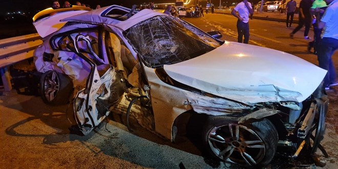 Batman'da iki otomobil çarpıştı: 1 kişi öldü, 4 kişi yaralandı